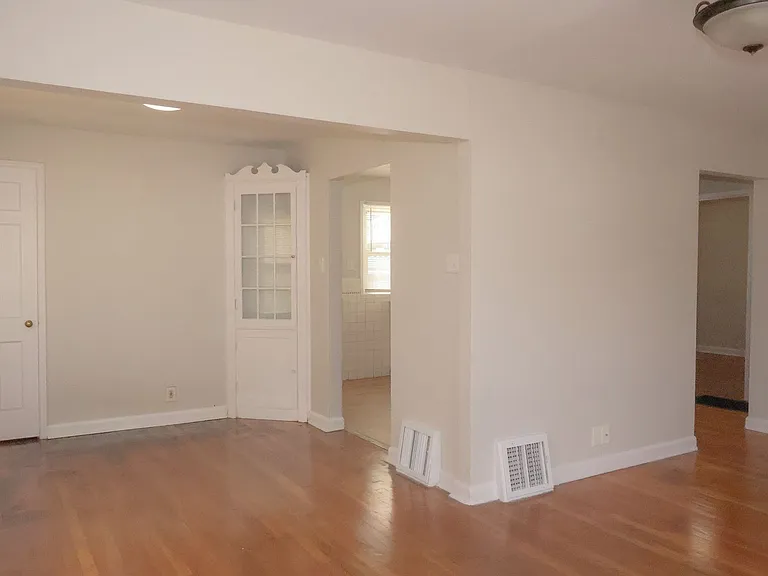 10131 Cabot Dr — Photo 3