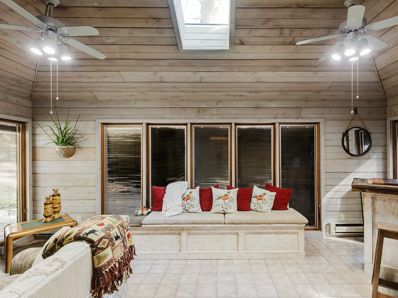 The Ultimate Lakefront Executive Retreat on Don's Point — Photo 2