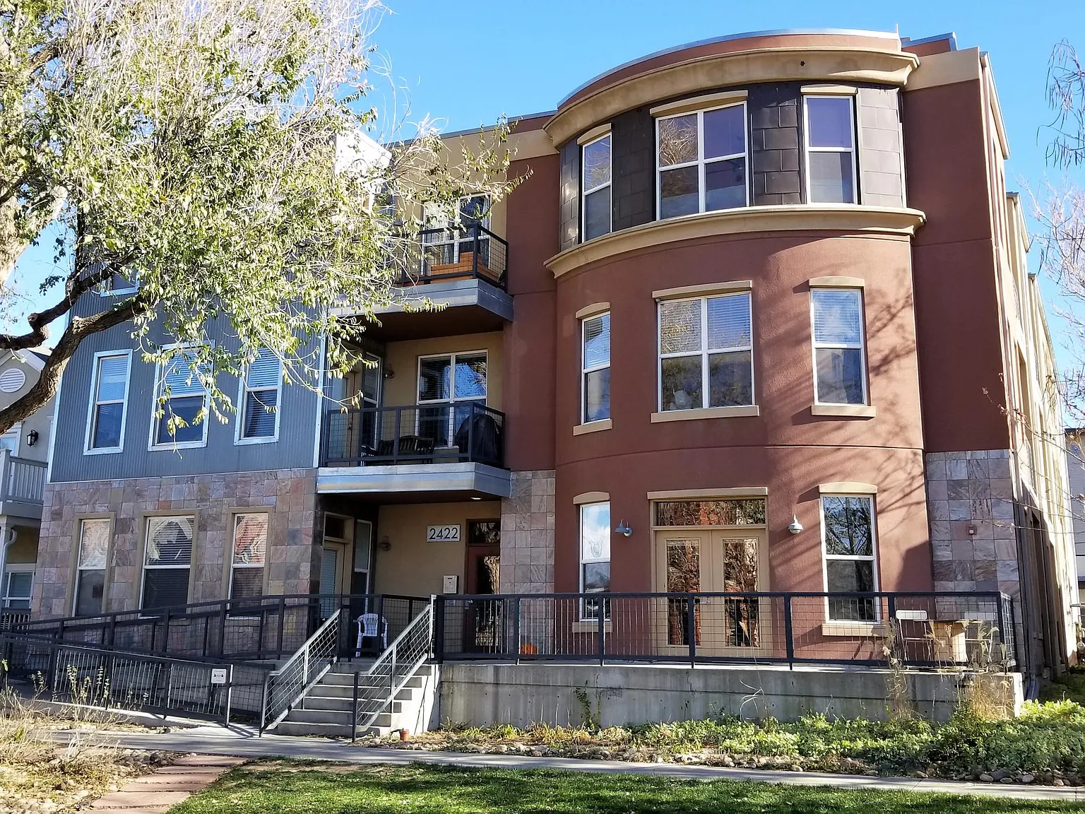 1 bed, 1000 sqft, $2,220 — Photo 1