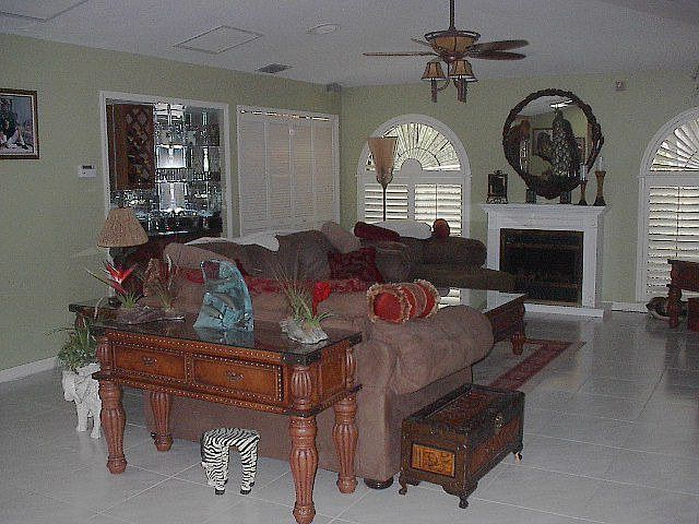Huge Great Room w/Wet Bar 