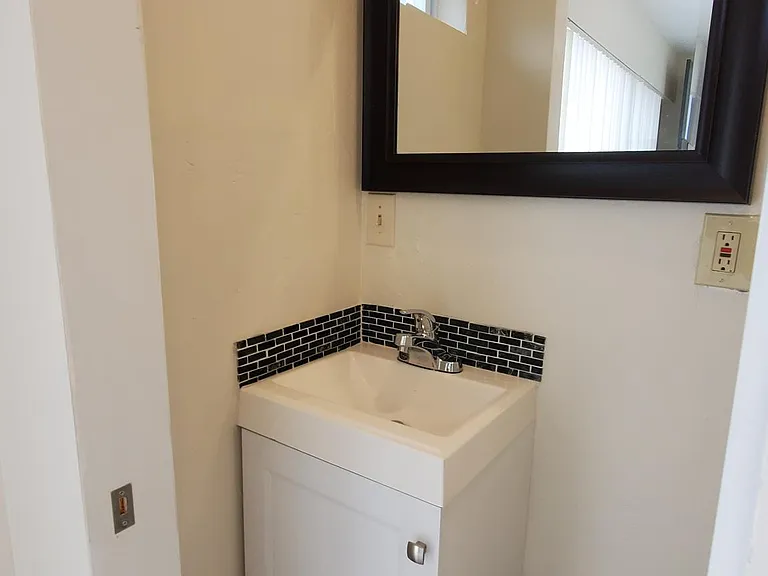 4140 NE 3rd Ave — Photo 11
