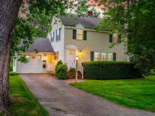 5 Phillips Road, Falmouth, ME 04105