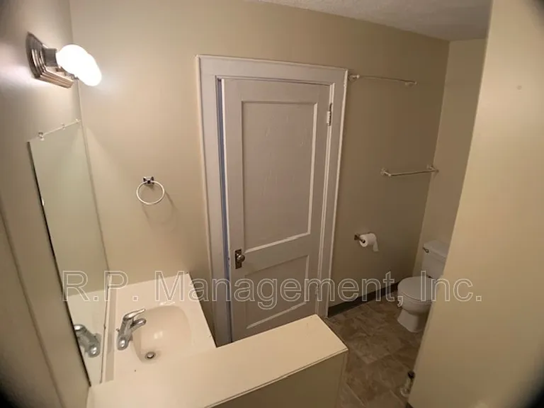 1434 W 32nd St #1 — Photo 22