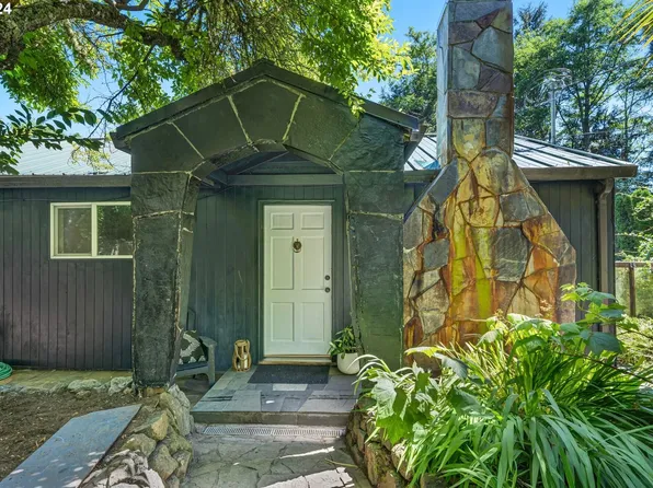 4615 Hughey St W, Tillamook, OR 97141