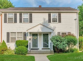 230 Sylvan Knoll Rd, Stamford, CT 06902