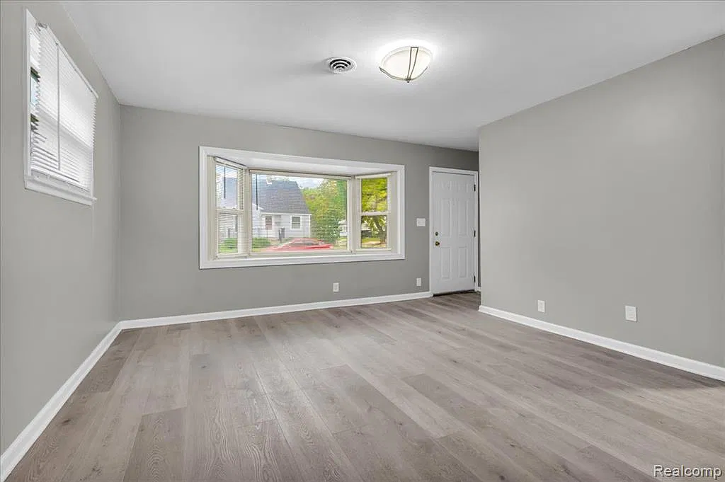 2 bed, 1.0 bath, 834 sqft, $1,800 — Photo 3