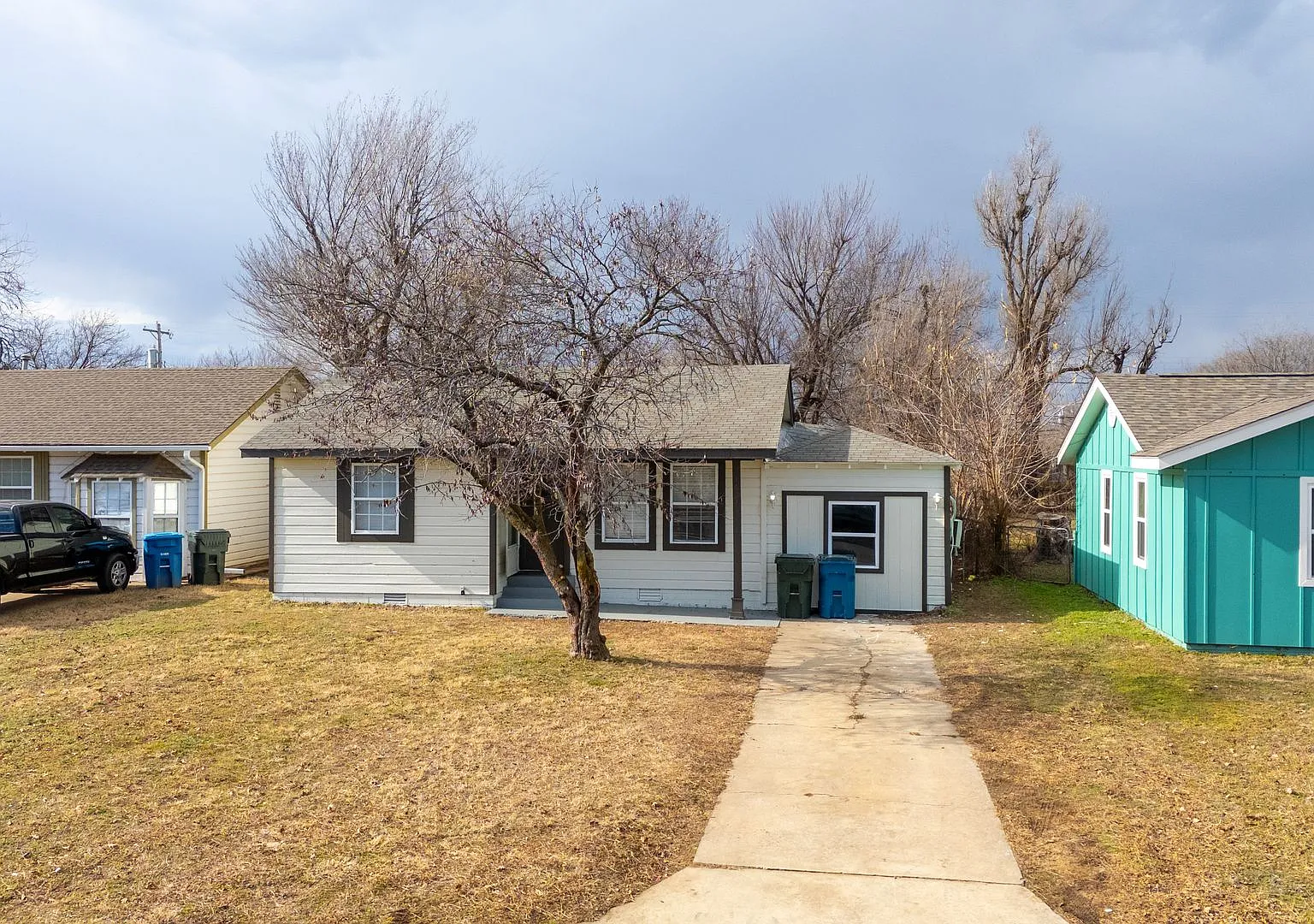 Check out this 2 bedroom home! — Photo 1