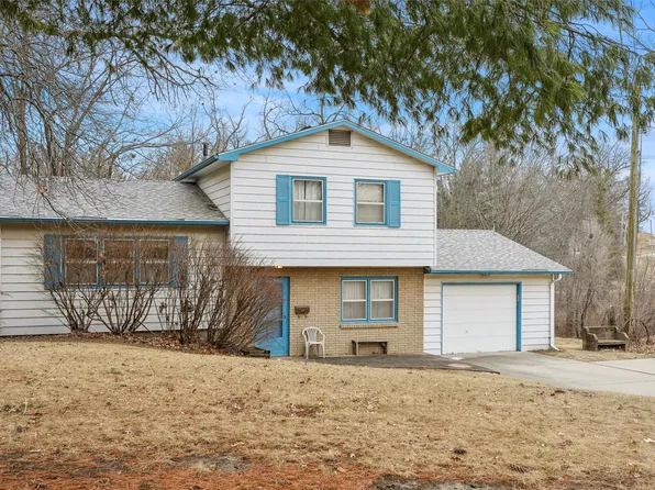 909 S 5th St, Knoxville, IA 50138