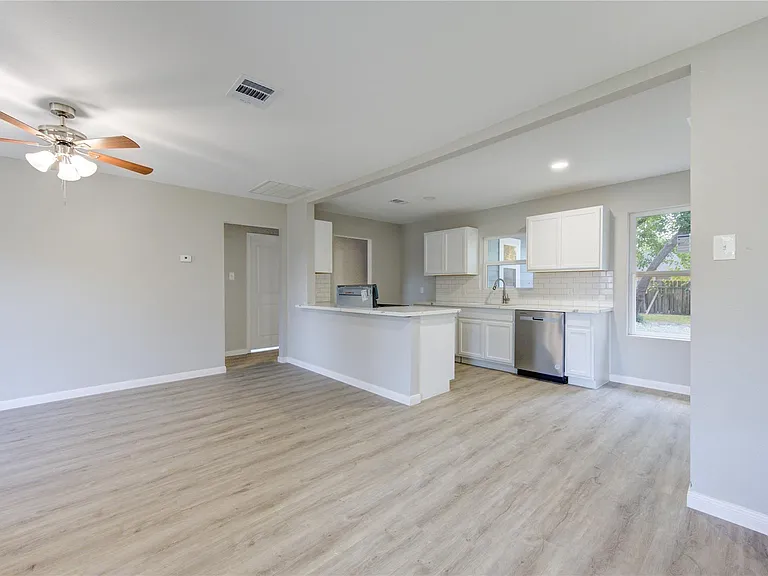 3304 Washington St — Photo 4
