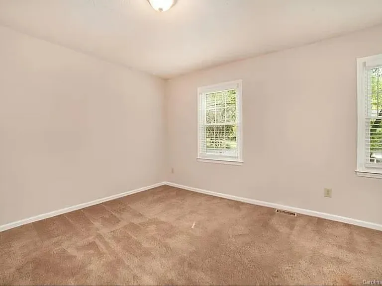 2722 Briar Ridge Dr — Photo 12