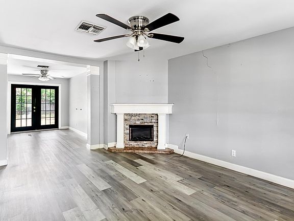 4th image of 2105 Marshall St