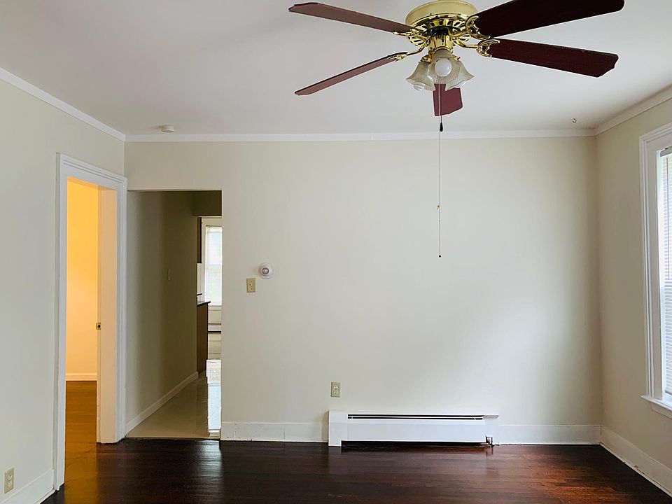 2nd image of 5 Oak Pl #1
