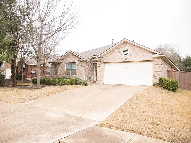 808 NW Broken Trace Ct — Photo 1