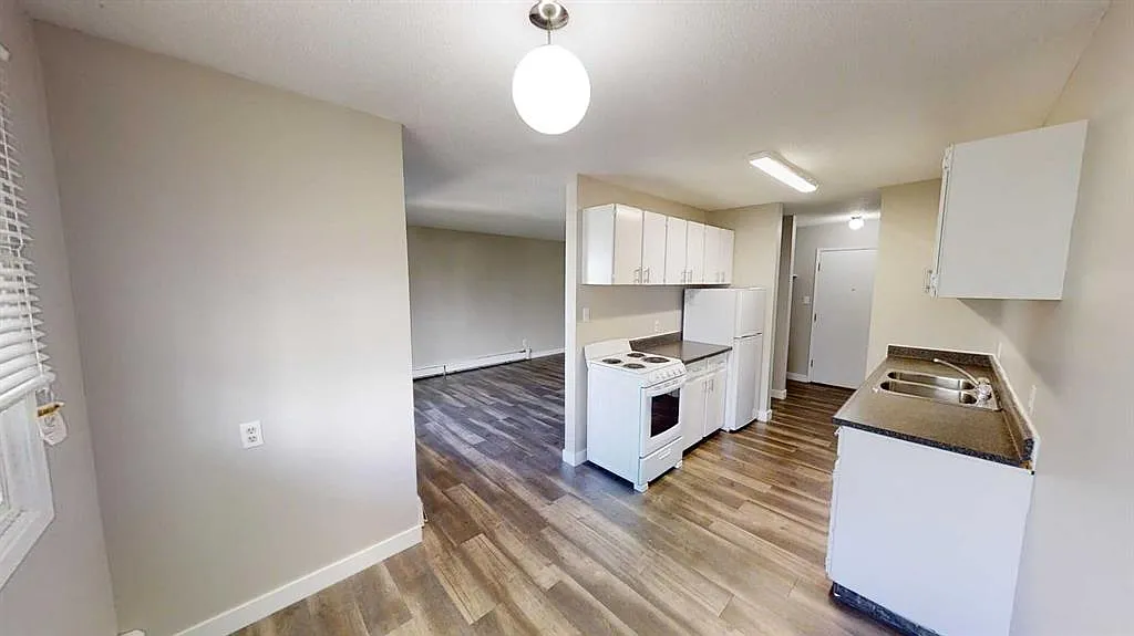 1 bed, 1.0 bath, 645 sqft, $1,329 — Photo 2