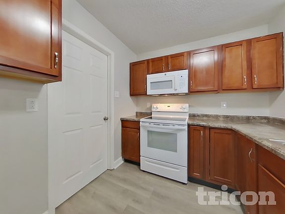 5th image of 2832 Redland Ln