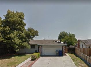27 Lochmoor Cir, Sacramento, CA