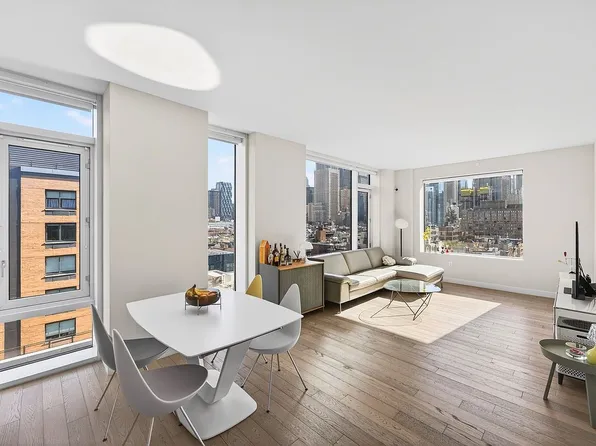 505 W 43rd St #14A, New York, NY 10036