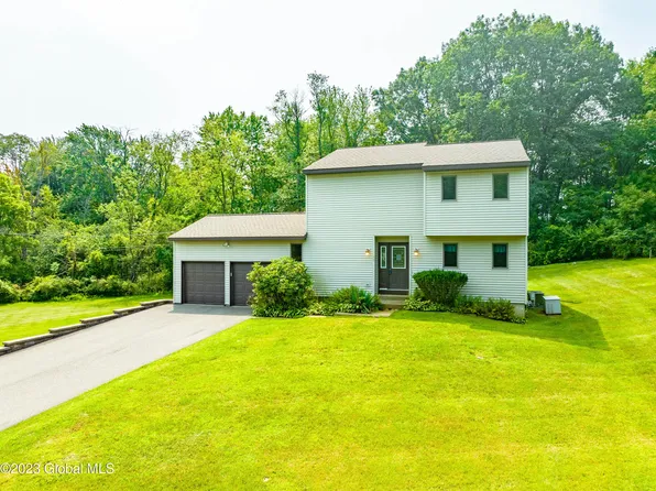 17 Overlook Avenue, Latham, NY 12110