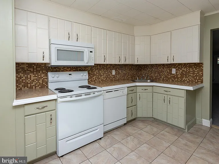334 E Conestoga Rd — Photo 16