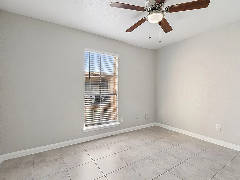 27-web-or-mls-Dumfries Dr Unit 410-S2802-012