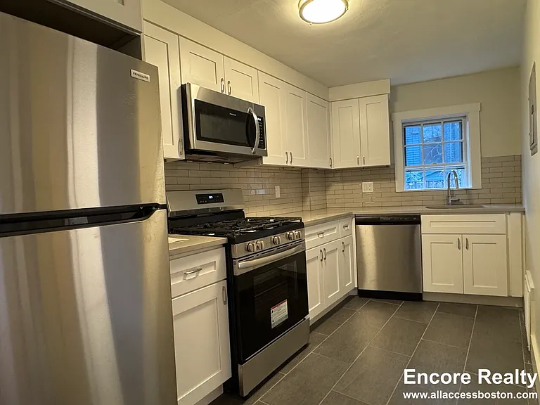38 Gibson St #2 — Photo 2