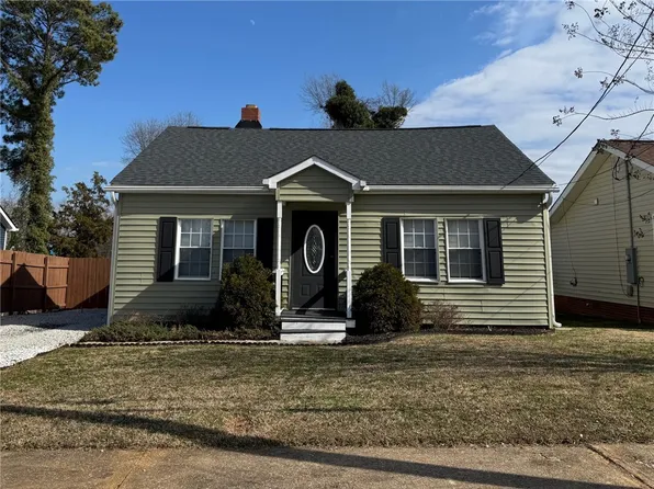 607 S Depot St, Seneca, SC 29678