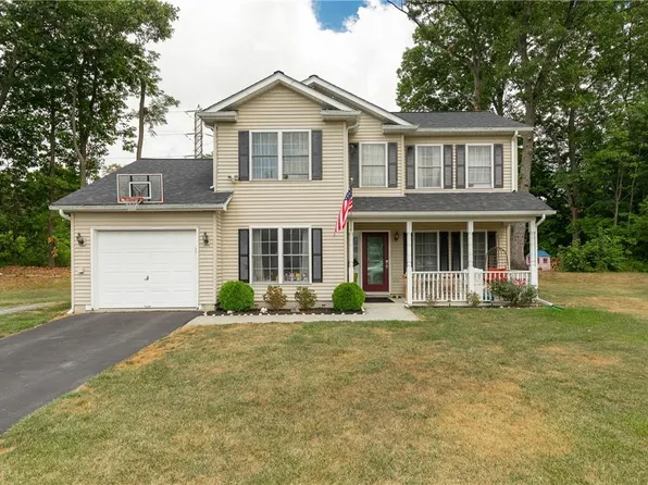 22 Waldorf Place, Poughkeepsie, NY 12601