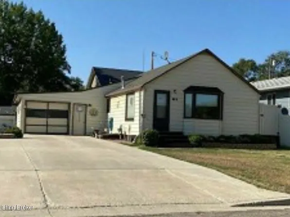 417 2nd St NW, Watford City, ND 58854