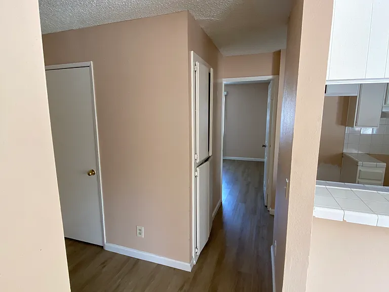 2475 Cedar Ave #R — Photo 6