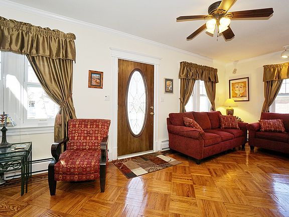 5th image of 242 Burbank Ave
