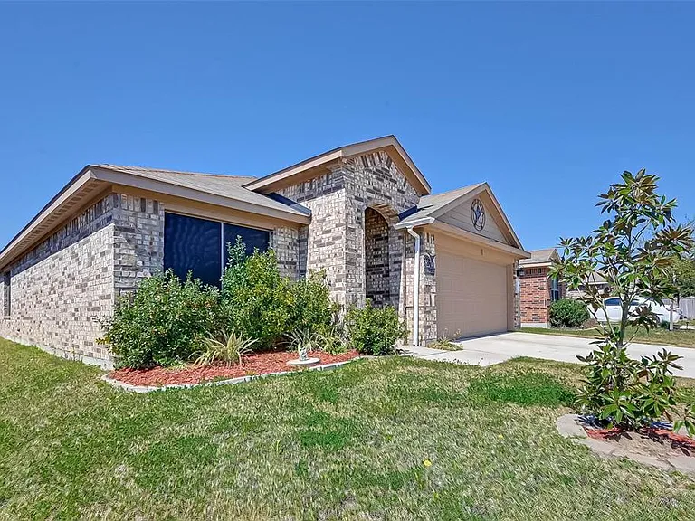 1415 Rodeo Cattle Ln — Photo 2