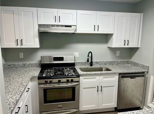 907 River Run Dr, Sandy Springs, GA 30350