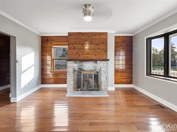 202 2nd St, Fieldsboro, NJ 08505