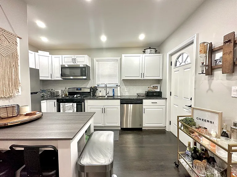 249 Everett St #2 — Photo 3