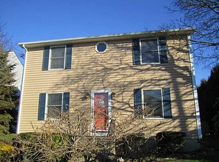 15 Kensington Ave, Portsmouth, RI 02871
