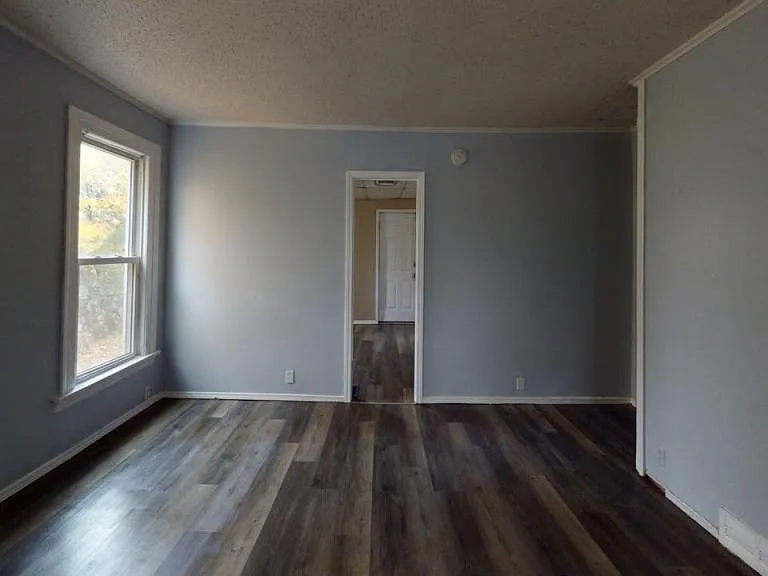 10 Locust St — Photo 11