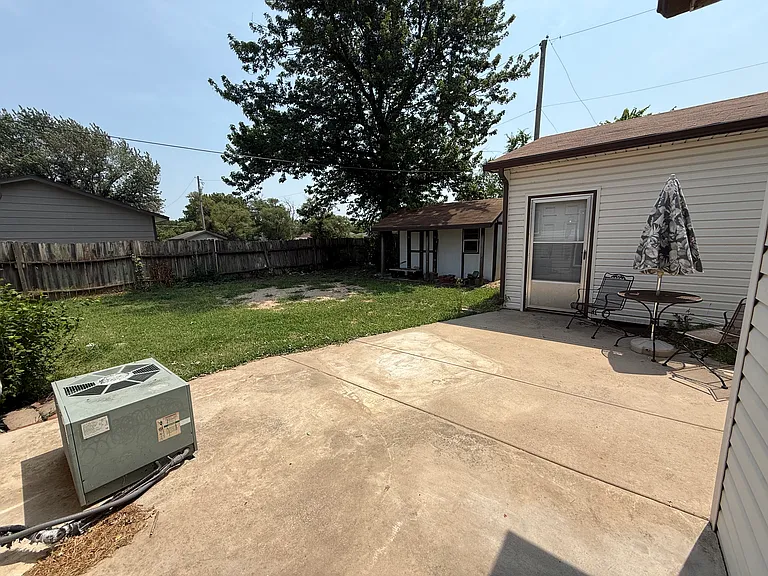208 N Marlen Ct — Photo 12