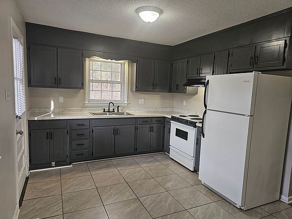 4th image of 315 Lynn Ave