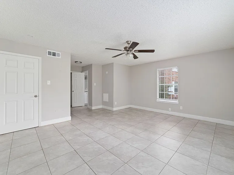 Newly Renovated Apartment In Houston — Photo 13