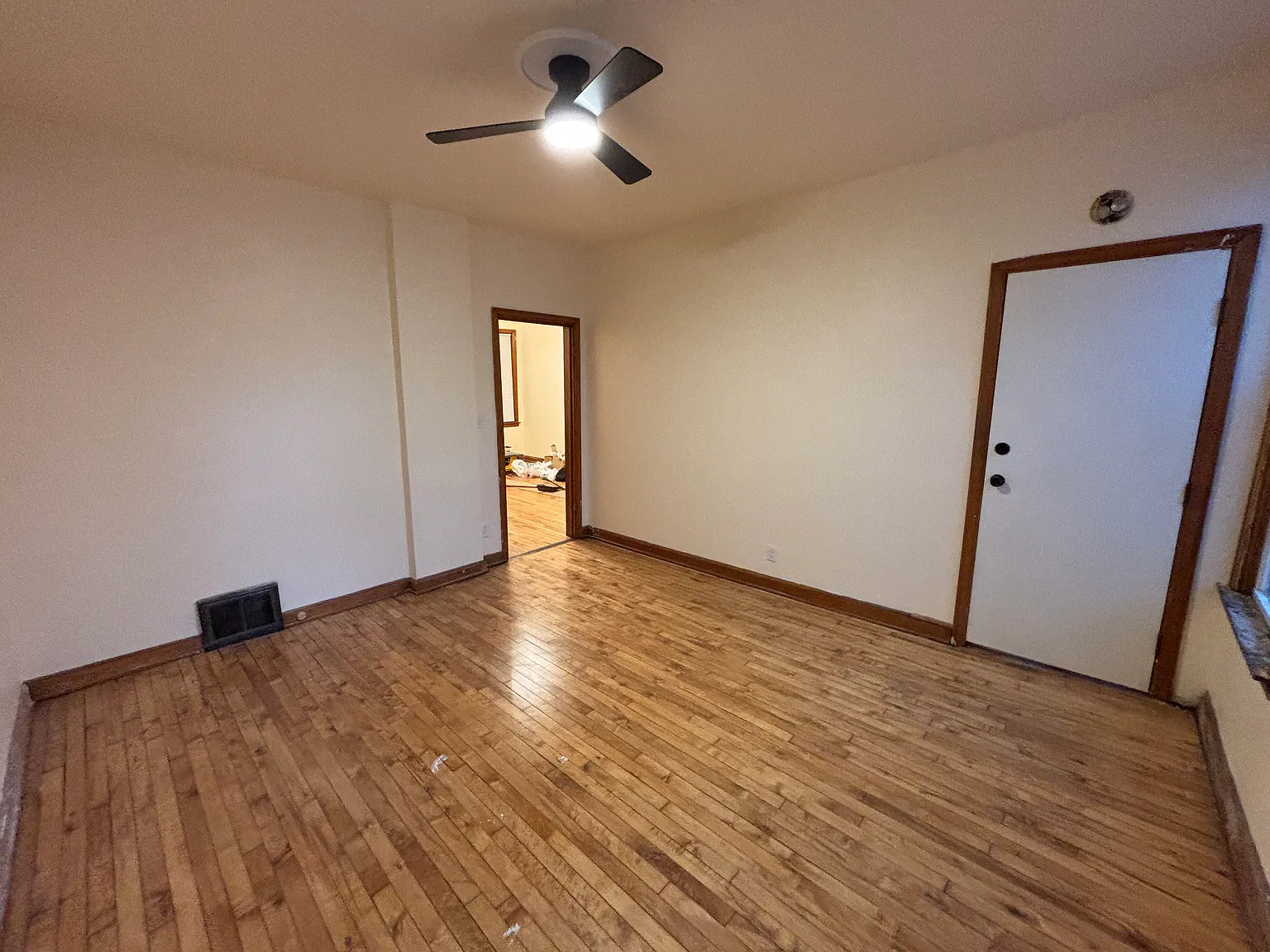 1 bed, 1000 sqft, $1,395 — Photo 4