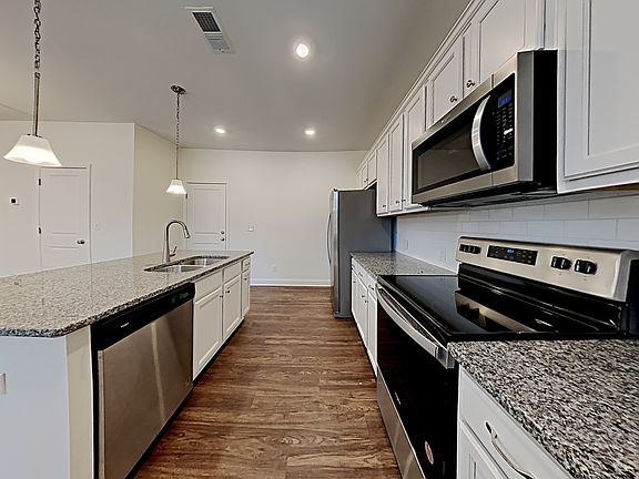 5th image of 108 Ashton Dr