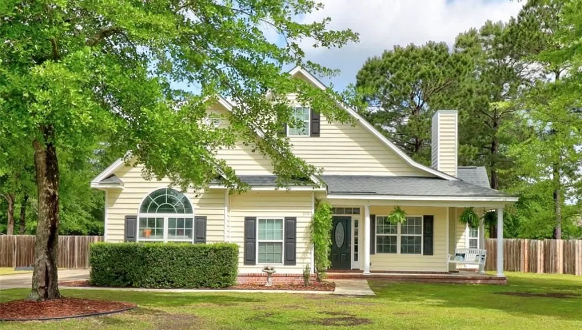 3 bed, 1423 sqft, $2,200 — Photo 1