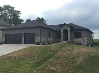 2923 Parkwood Dr, Quincy, IL 62305