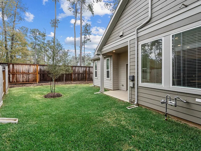 120 Red Cascade Ct — Photo 35