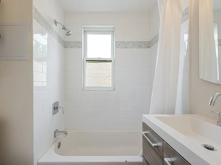 1742 L St NE — Photo 23