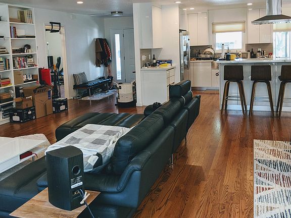 2nd image of 2856 Benjamin Ave