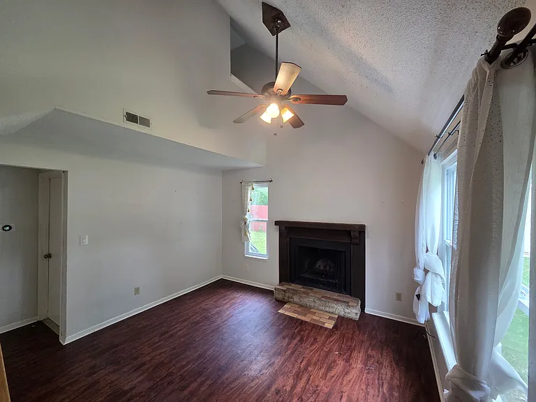 321 Northwood Ln — Photo 4