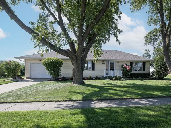 595 N Elm St, Herscher, IL 60941