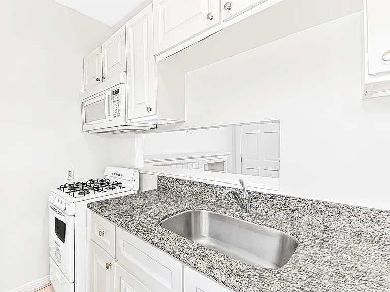 908 Martin Luther King Jr — Photo 12