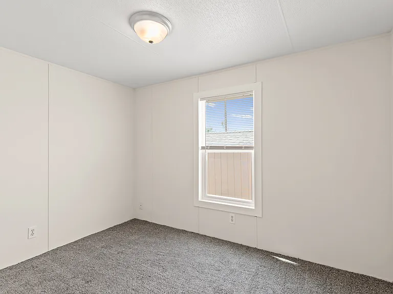 2074 E 8th St #4 — Photo 13